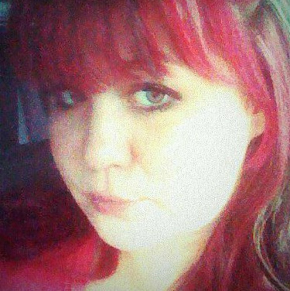 Meet your Posher, Leigh Lemmon - Picture 2 of 8